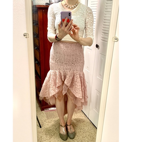 Fancy Blush Lace High-Low Skirt - Picture 6 of 16